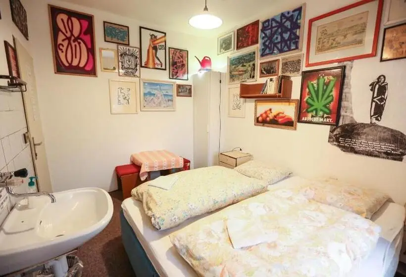 اتاق استاندارد با سرویس بهداشتی مشترک, Hostel Klondike