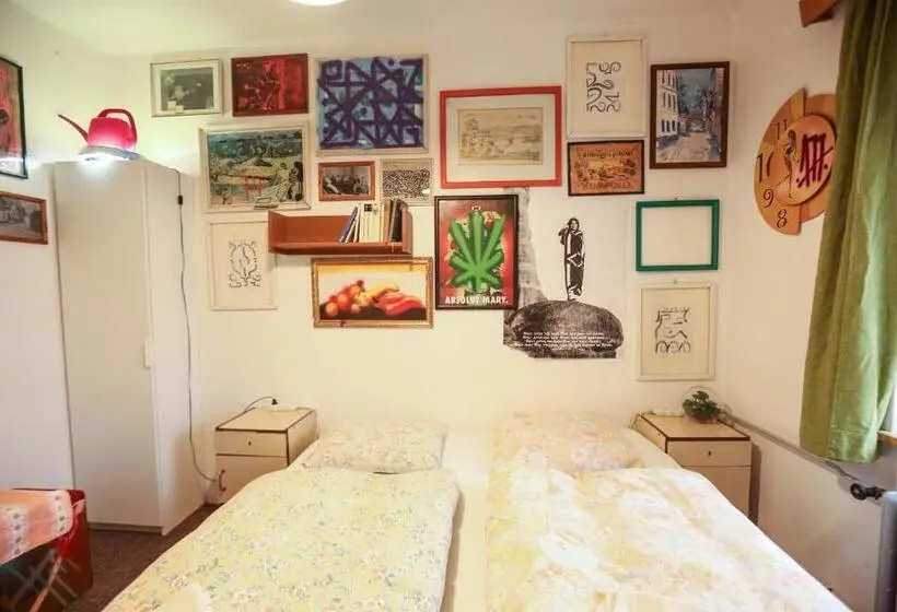 اتاق استاندارد با سرویس بهداشتی مشترک, Hostel Klondike