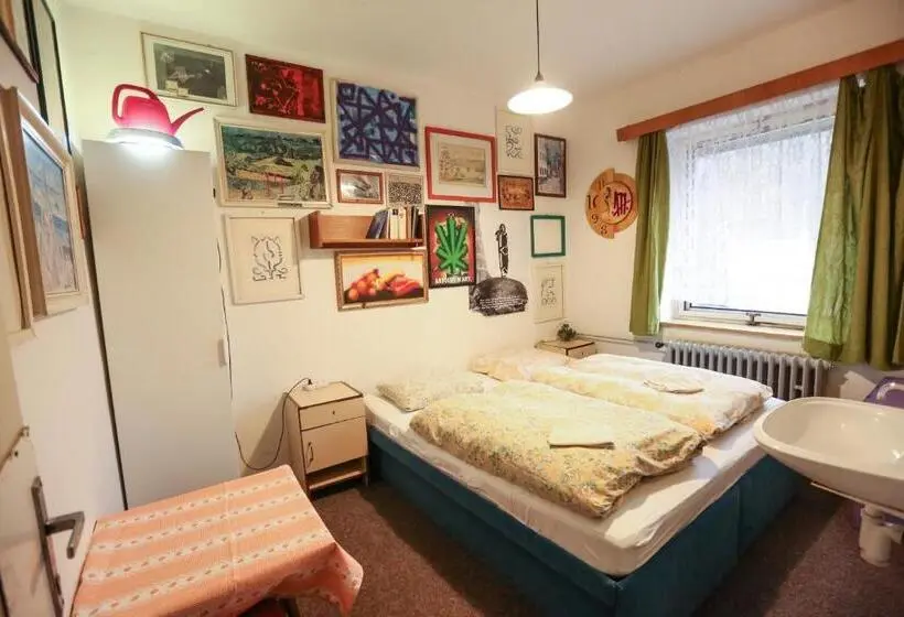 اتاق استاندارد با سرویس بهداشتی مشترک, Hostel Klondike
