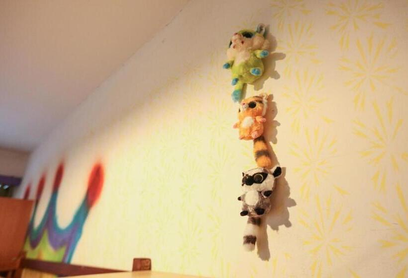 Номер Стандарт Четырехместный Совместный Санузел, Hostel Klondike