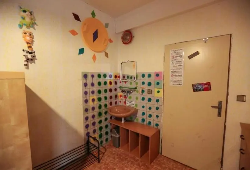 اتاق استاندارد چهارنفره با سرویس بهداشتی مشترک, Hostel Klondike