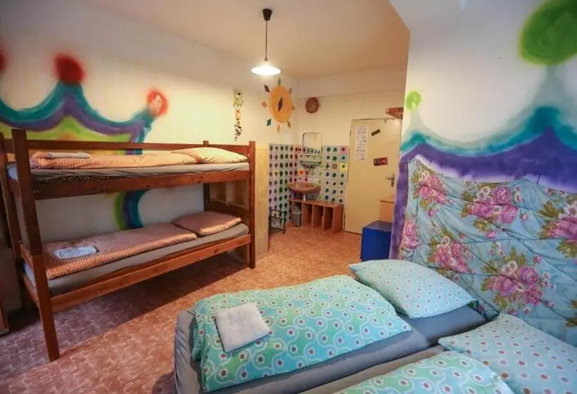 اتاق استاندارد چهارنفره با سرویس بهداشتی مشترک, Hostel Klondike