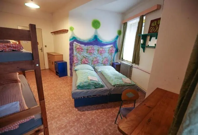 اتاق استاندارد چهارنفره با سرویس بهداشتی مشترک, Hostel Klondike