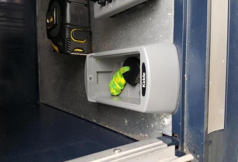 장애인을 위한 스탠다드 룸, Happiness