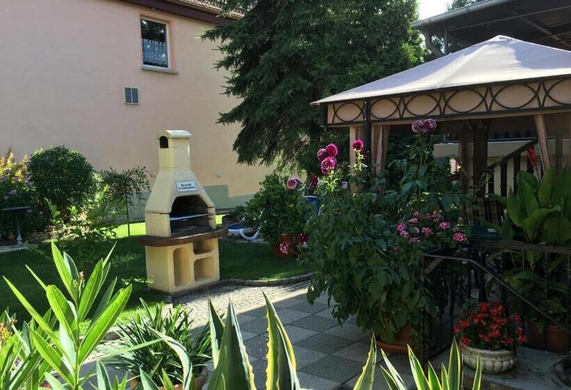 جناح عائلي, Pension Sonja Müller