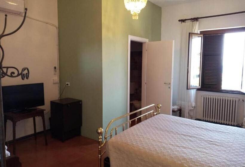 غرفة قياسية مطلّة علي البحر, Il Capriolo