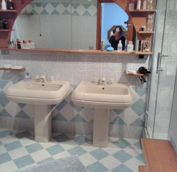 חדר סטנדרט נוף לים עם מרפסת, Villa Adelina