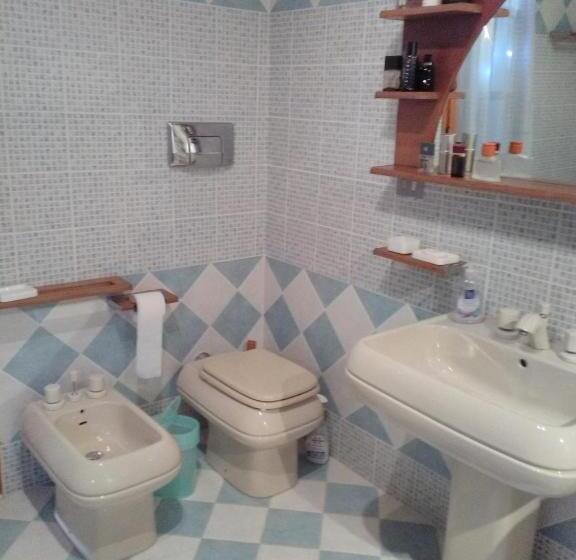 חדר סטנדרט נוף לים עם מרפסת, Villa Adelina