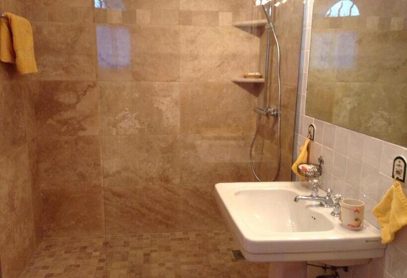 اتاق استاندارد با چشمانداز استخر, Mas Du Roc Bed & Breakfast