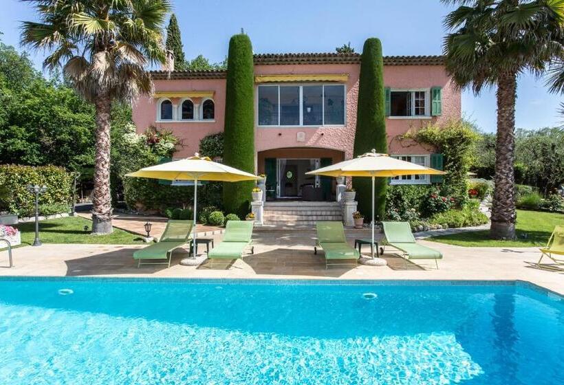 اتاق استاندارد با چشمانداز استخر, Mas Du Roc Bed & Breakfast