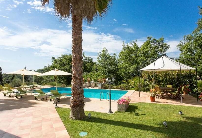 اتاق استاندارد با چشمانداز استخر, Mas Du Roc Bed & Breakfast