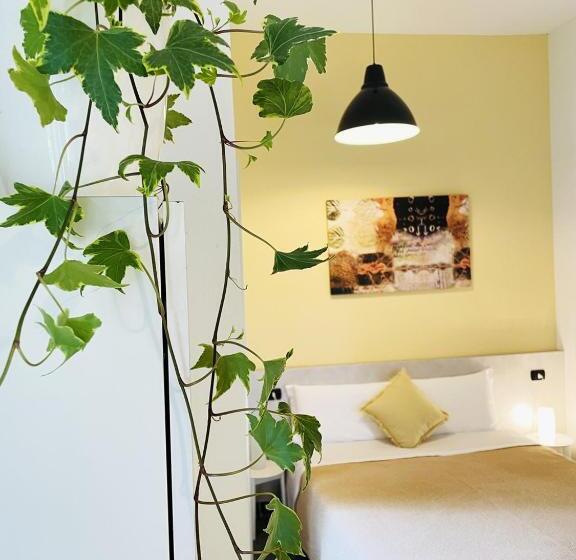 Четырехместный Номер Стандарт с Балконом, South Garda Suites