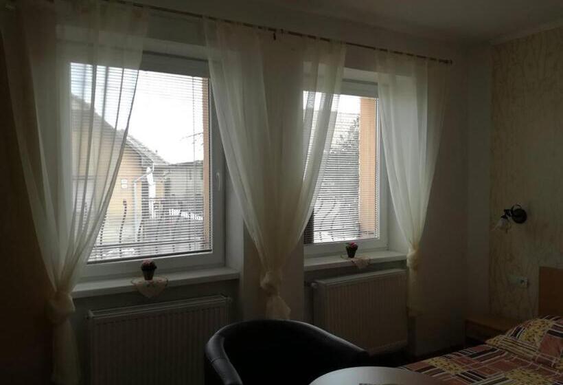 غرفة أساسية ثلاثية, Vila Mária Rapovce