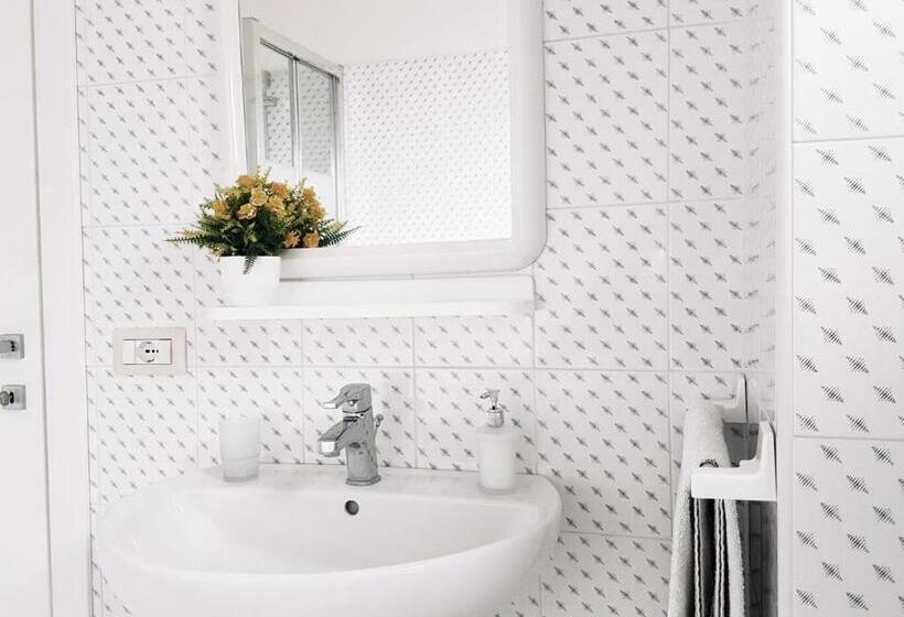 Номер Стандарт, Il Rifugio Sui Due Golfi