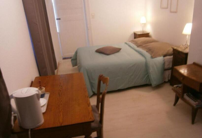 غرفة قياسية, Les Charmilles