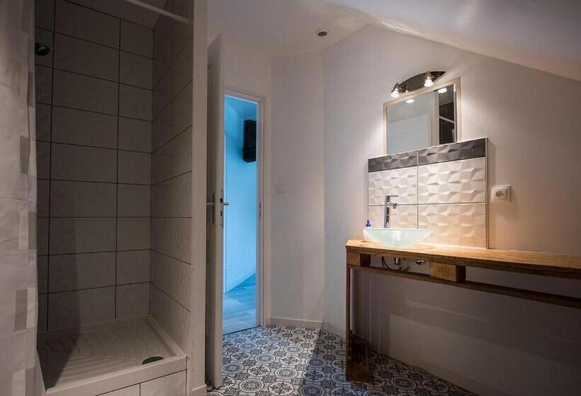 غرفة قياسية سرير كينج, Les Charmilles