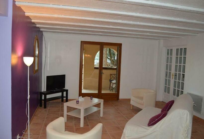 Номер Стандарт Вид на Бассейн, Villa Asunda B&b Spa & Sauna, Chambres D Hôtes