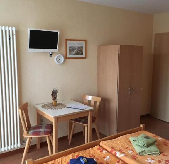 חדר סטנדרט לשלושה עם טרסה, Pension Hönel Hof Bad Schandau