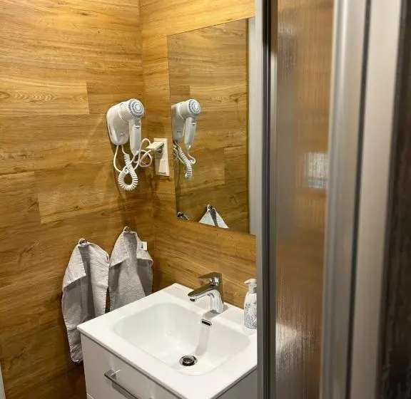 バス共有のスタンダードルーム, Pension Hönel Hof Bad Schandau