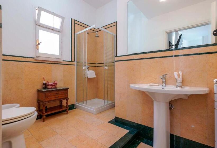 חדר דלוקס, Ai Marinai