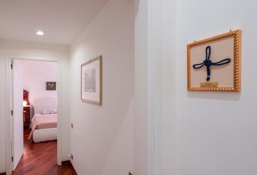 חדר דלוקס, Ai Marinai