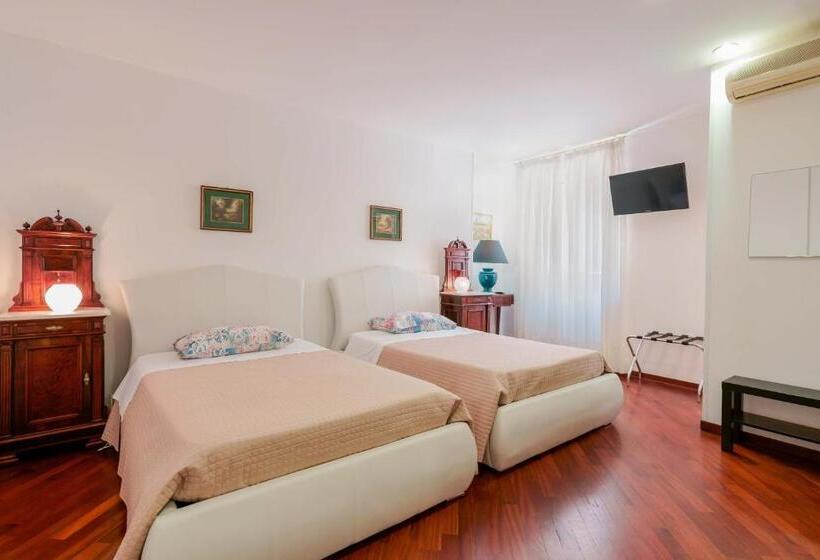 חדר דלוקס, Ai Marinai