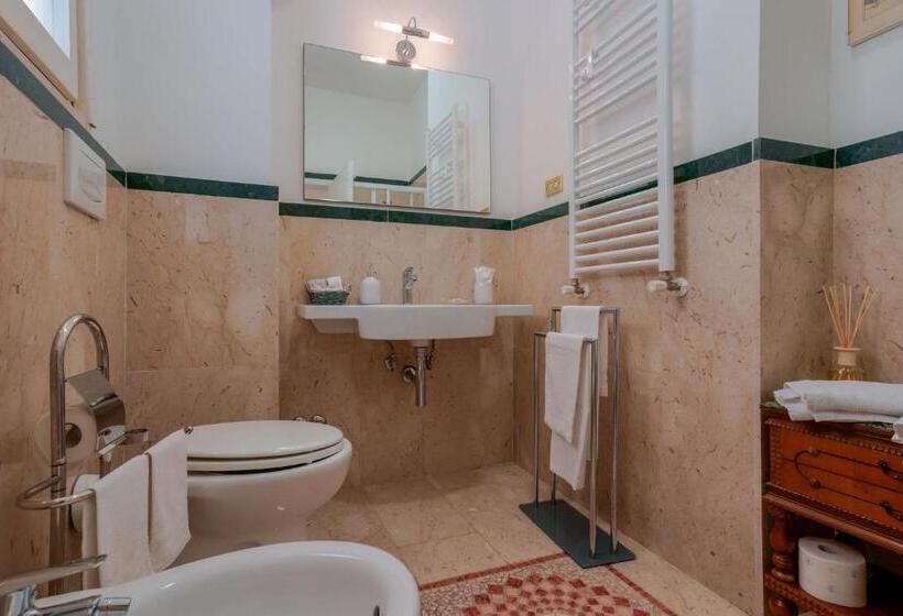 חדר סופריור, Ai Marinai