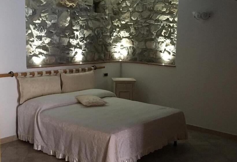 חדר סטנדרט לשלושה, Foresteria La Ceriola