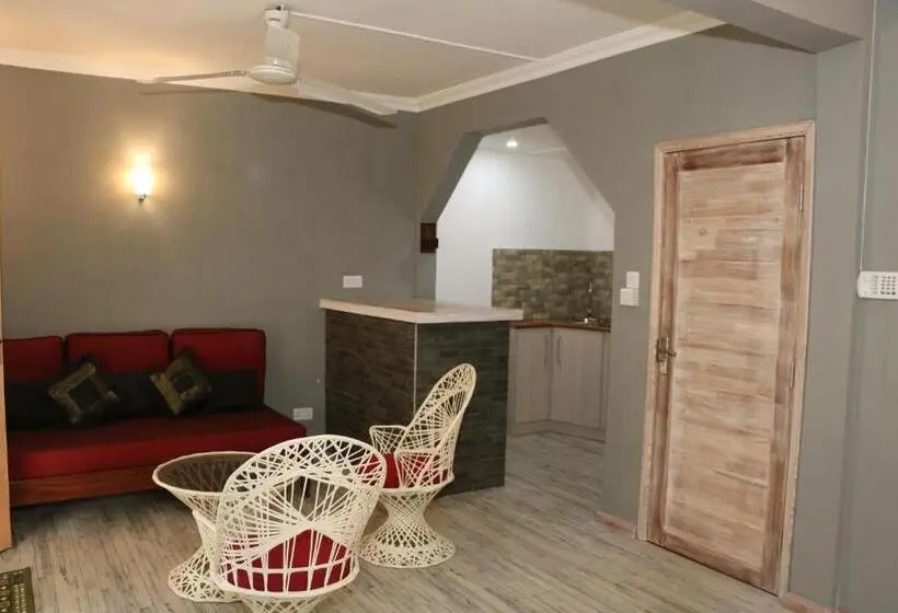 استودیوی استاندارد, Villa Soleil D’été