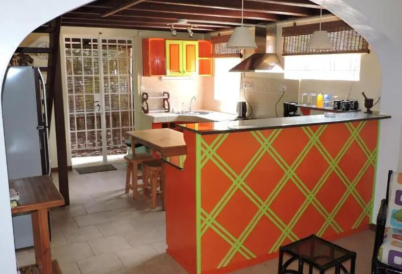 ویلای استاندارد با چشم‌انداز باغ, Villa Soleil D’été