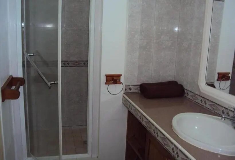 ویلای استاندارد با چشم‌انداز باغ, Villa Soleil D’été