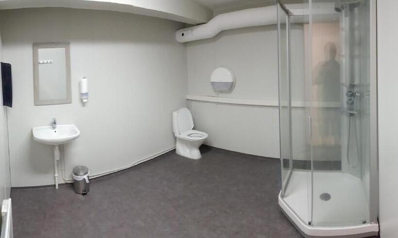 חדר בסיסי יחיד עם חדר אמבטיה משותף, Egenes Camping