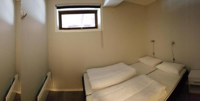 חדר בסיסי יחיד עם חדר אמבטיה משותף, Egenes Camping