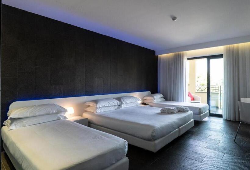 חדר לארבעה סטנדרטי עם מרפסת, A Point Porto Ercole Resort & Spa