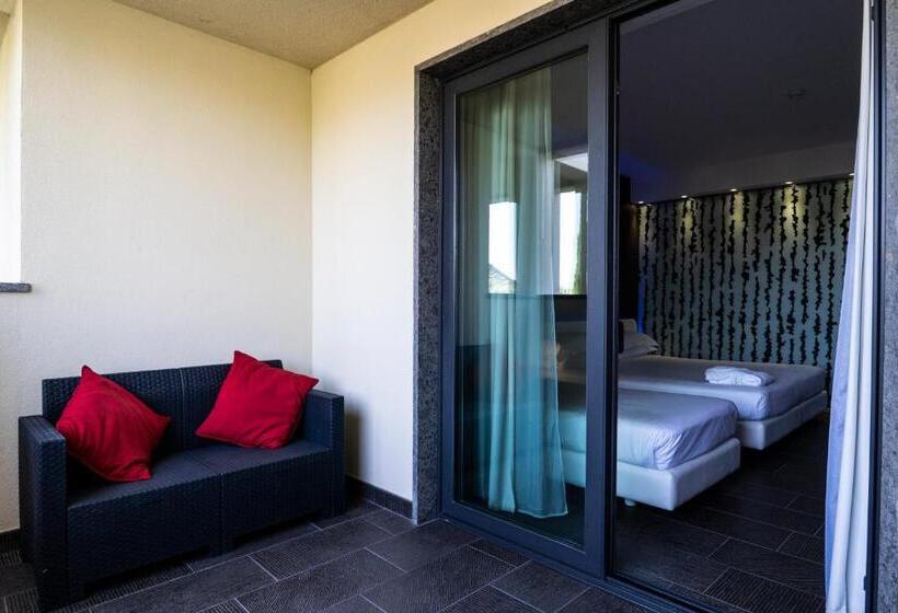 חדר סטנדרט לשלושה עם מרפסת, A Point Porto Ercole Resort & Spa