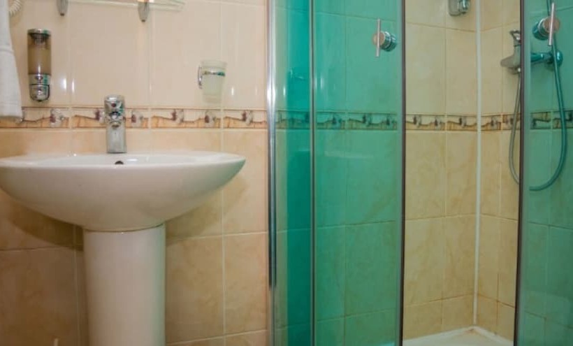 غرفة قياسية, Amaks City