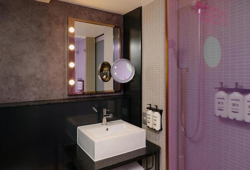 اتاق استاندارد با تخت بزرگ, Indigo Sydney Potts Point, An Ihg