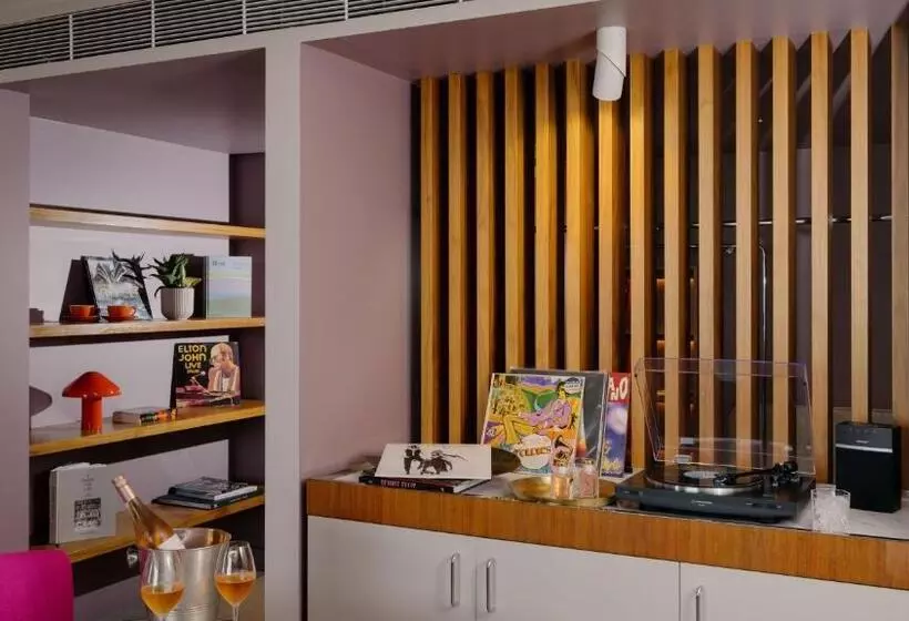 景色の見えるスイートルーム, Indigo Sydney Potts Point, An Ihg