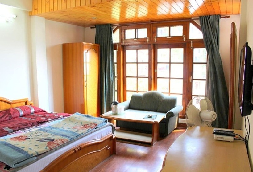 デラックスルーム, Kumar S