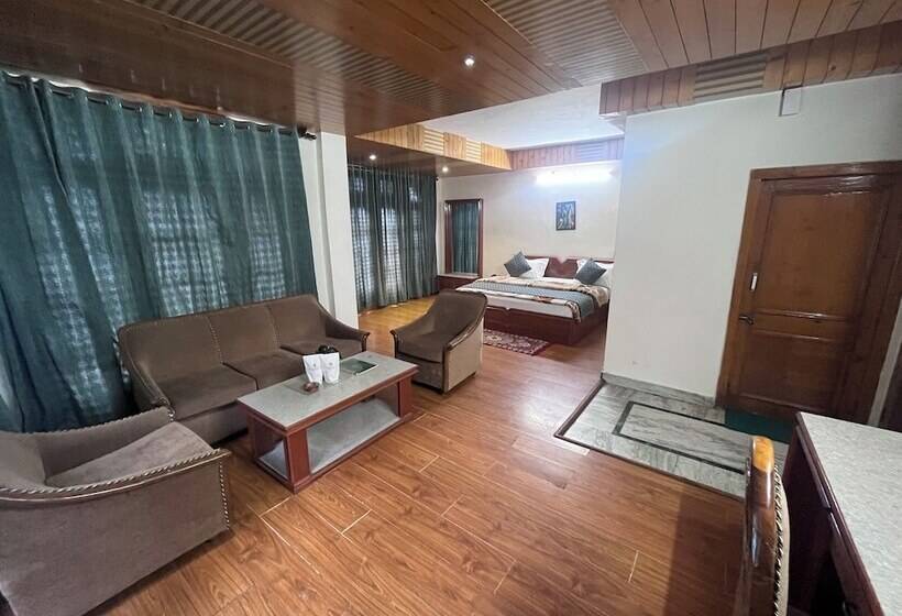 スーペリアールーム, Kumar S