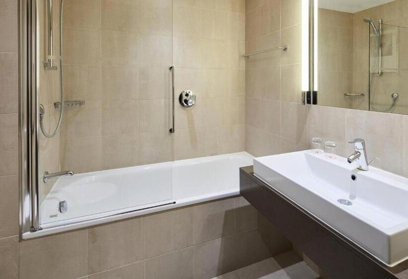 Номер Стандарт 2 Двуспальные Кровати, Lingfield Park Marriott Hotel & Country Club