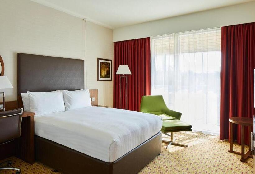 Номер Стандарт Адаптированный для Инвалидов, Lingfield Park Marriott Hotel & Country Club