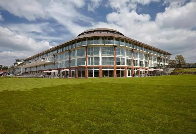 Standard-invahuone, Lingfield Park Marriott Hotel & Country Club