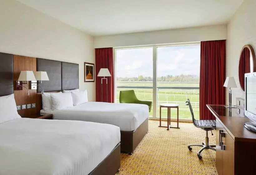 Superior-huone, Lingfield Park Marriott Hotel & Country Club