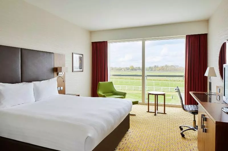 Standard-huone King-vuode, Lingfield Park Marriott Hotel & Country Club