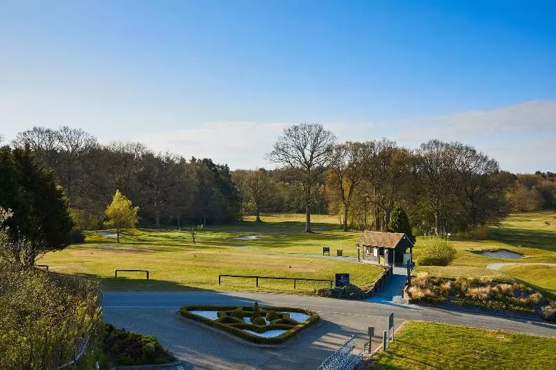 Standard-huone King-vuode, Lingfield Park Marriott Hotel & Country Club