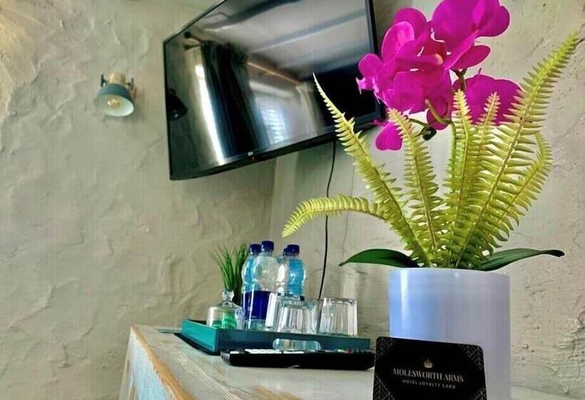 Семейный Номер, Molesworth Arms