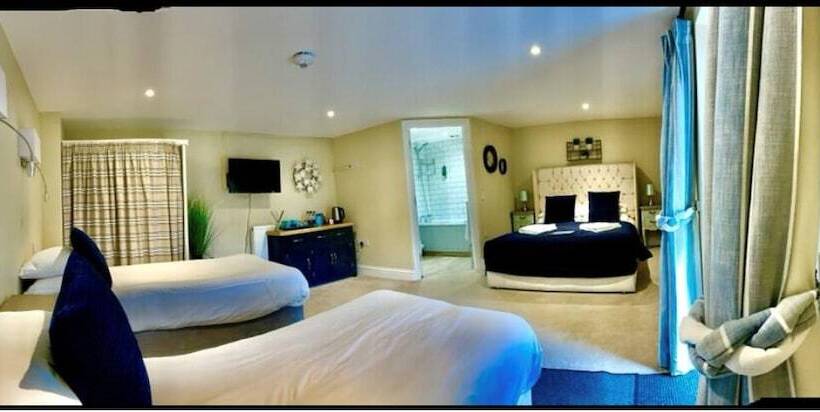 Семейный Номер, Molesworth Arms