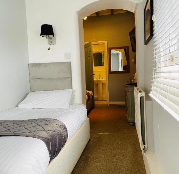 Номер Стандарт, Molesworth Arms