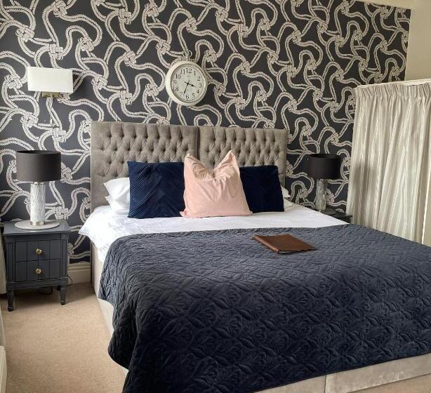 Номер Стандарт, Molesworth Arms